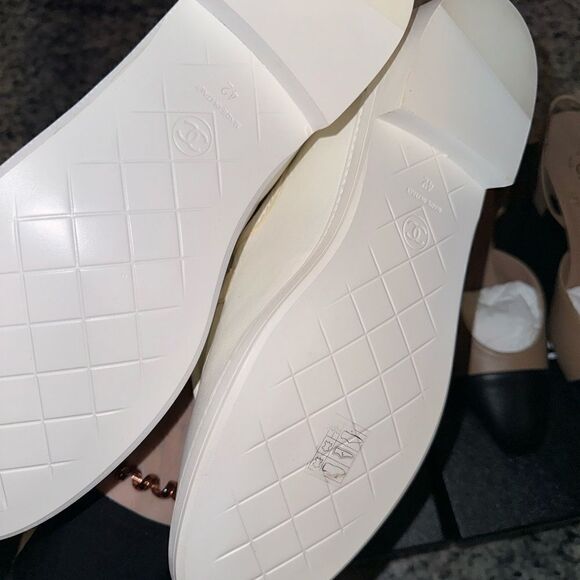 Chanel White Turnlock Quilted Loafers 42 - Picture 3 of 5